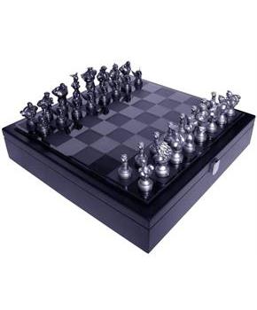Street Fighter 25th Anniversary Resin Chess Set w/ Game Board